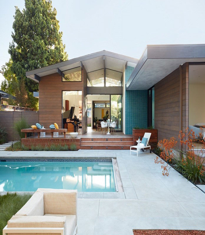 
Hình 5: Biệt thự thiết kế theo kiểu hiện đại với tone màu gỗ kết hợp hồ bơi
