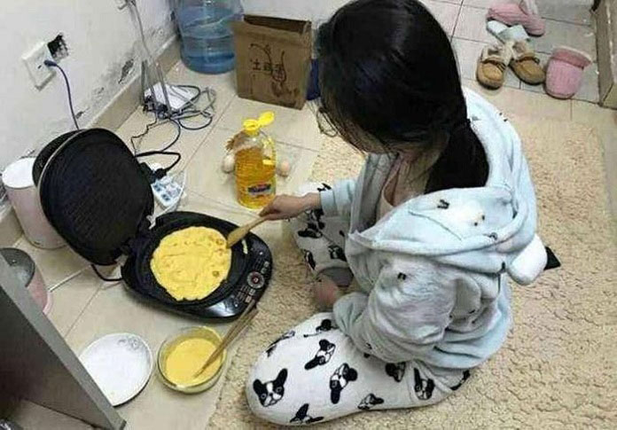 Ảnh 9: Nấu ăn trong phòng trọ tạo ra nhiệt năng gây nóng