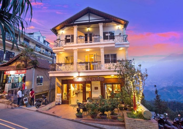 
11. Khách sạn 3 sao mini trên núi
