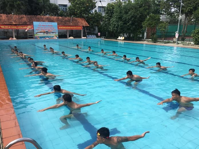 
Ảnh 10: Hồ bơi Trung tâm Thể dục thể thao (TTTDTT) Thủ Đức trong giờ học bơi
