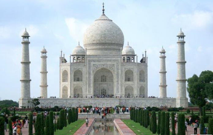  Ảnh 17: Đền Taj Mahal là một kiệt tác có sự kết hợp yếu tố từ Ba Tư và Ấn Độ vô cùng đặc biệt