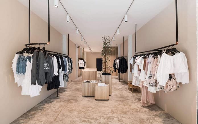 
Ảnh 5: Thiết kế cửa hàng quần áo nữ cần cầu kỳ hơn so với những shop thời trang nam
