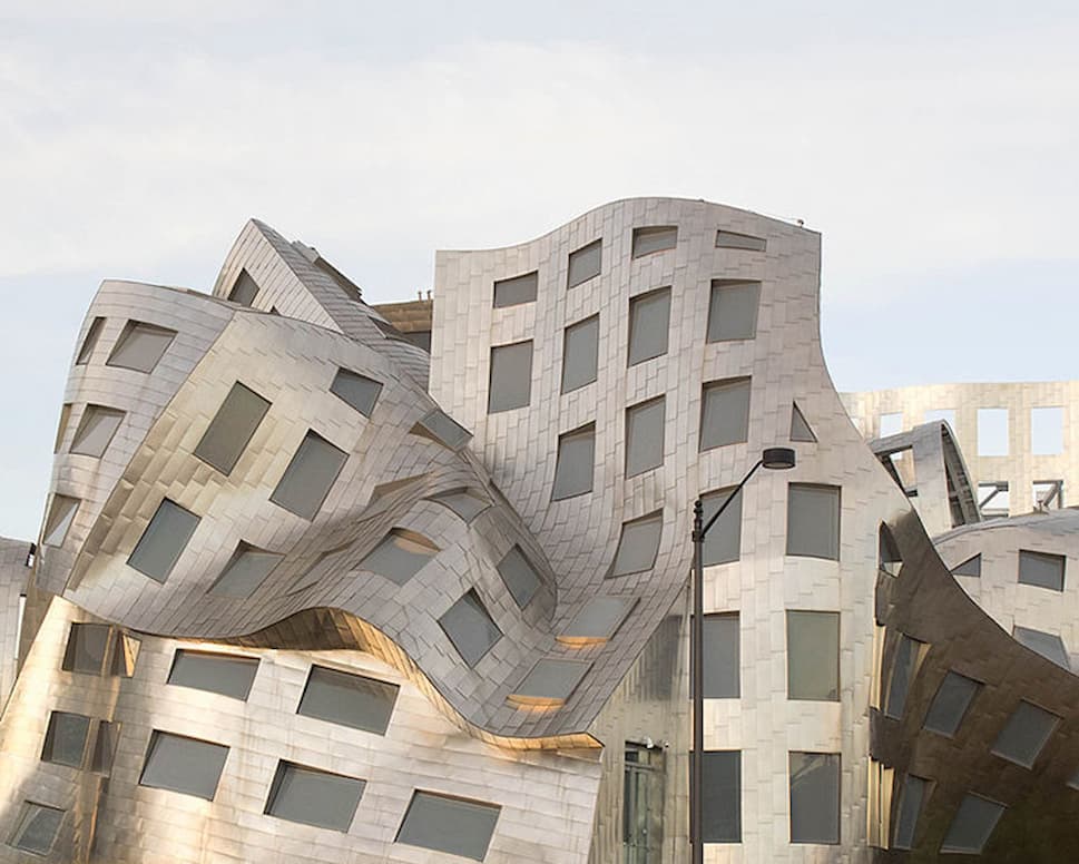 
Ảnh 9: Cả cuộc đời cống hiến cho nghệ thuật thiết kế kiến trúc Frank Gehry đã đạt được nhiều thành tựu to lớn
