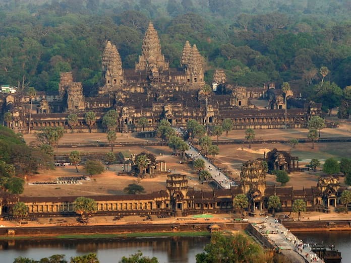 
Ảnh 1: Đền Angkor Wat là viên ngọc quý của xứ sở Chùa Vàng
