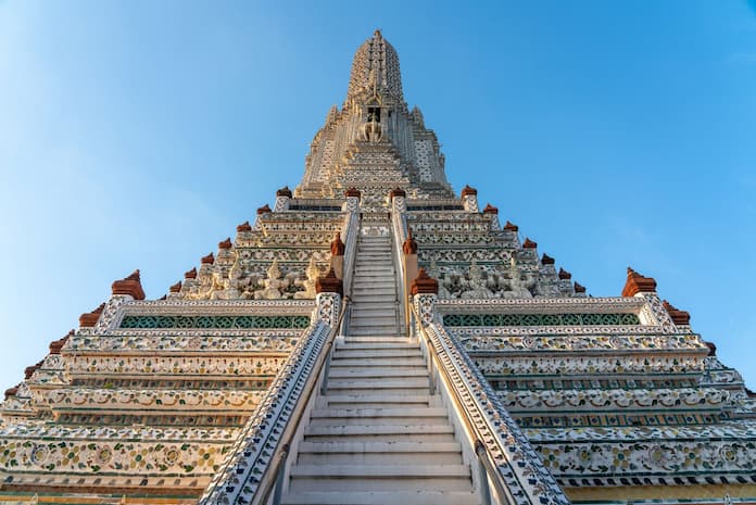 
Ảnh 3: Chùa Wat Arun Bangkok còn được biết đến với cái tên khác là Wat Chaeng
