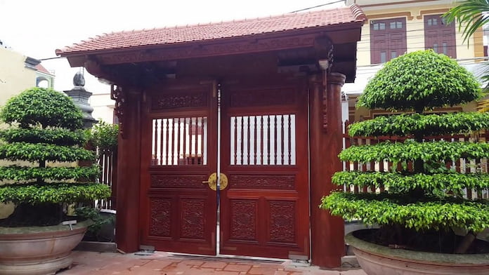 
Ảnh 17: Mẫu thiết kế cổng gỗ cổ điển
