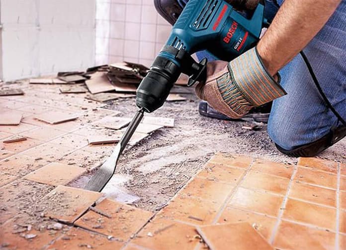 
Ảnh 1: Nâng nền là giải pháp cần thiết khi nhà bị sút lún, đọng nước
