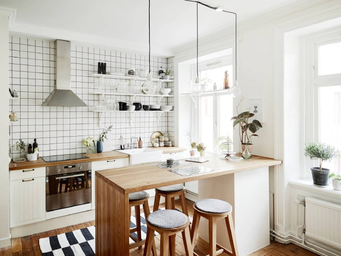 
Ảnh 6: Muốn phòng bếp mang vẻ đẹp tinh tế cổ điển, nên kết hợp hai sắc trắng và gỗ đậm, tạo cảm giác dễ chịu cho thị giác
