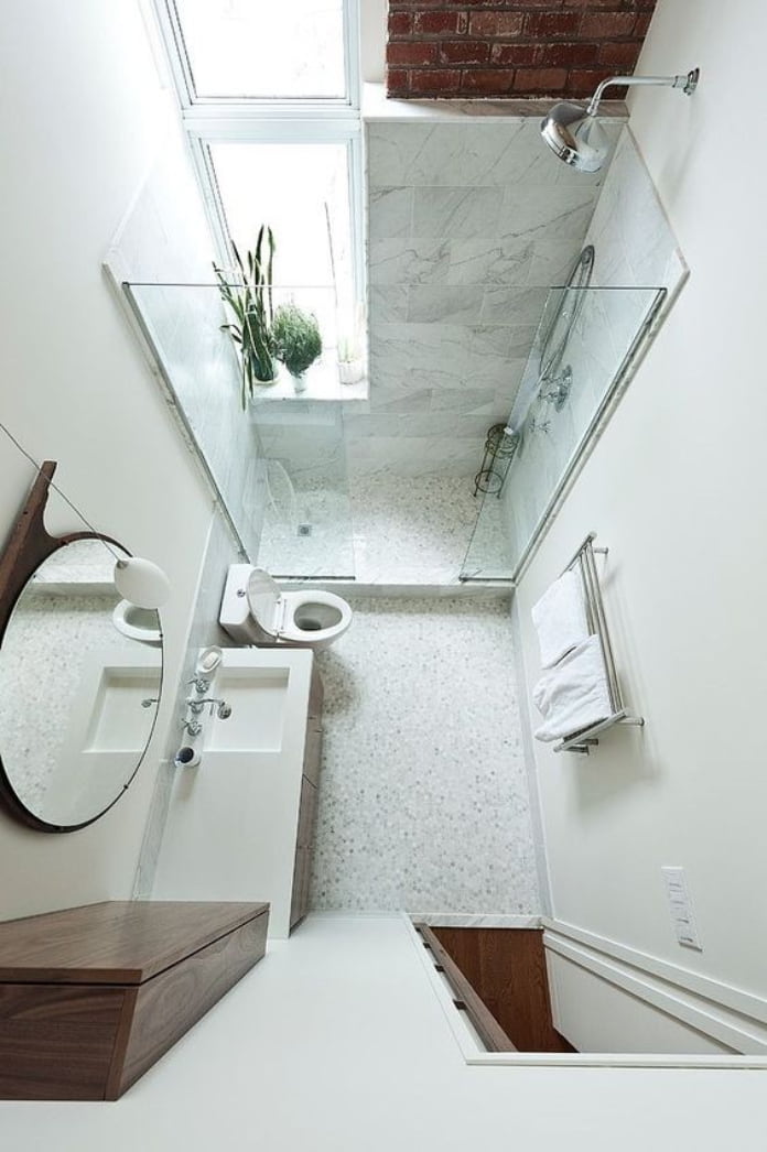
Ảnh 7: Tông màu trắng thường được sử dụng cho phòng vệ sinh vì nó tạo cảm giác sạch sẽ cho không gian riêng tư này.

