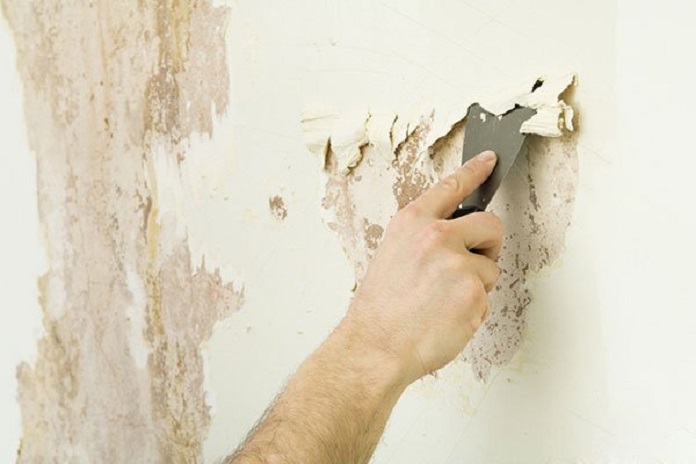 
Ảnh 4: Vệ sinh bề mặt cần sơn trước khi tự sơn nhà
