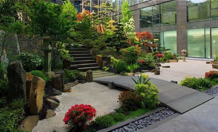  Ảnh 21: Tiểu cảnh không chỉ thích hợp với những ngôi nhà có diện tích rộng mà hiện nay còn được trang trí cho những văn phòng có không gian mở. Đây là một dạng sân vườn Nhật Bản hiện đại.