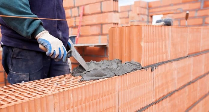 
Ảnh 1: Lựa chọn loại gạch xây tường phù hợp với kinh tế cũng như các tiêu chuẩn mà gia chủ mong muốn về chất lượng sẽ kéo dài tuổi thọ của ngôi nhà
