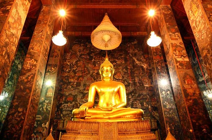 
Ảnh 8: Bích hoạt nằm bên trong chánh điện còn mang ý nghĩa niết bàn của đức Phật được thể hiện trên 24 hình ảnh
