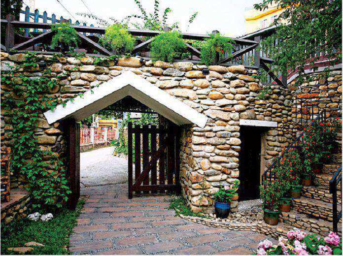 
Ảnh 16: Nhà xây bằng đá cuội độc đáo
