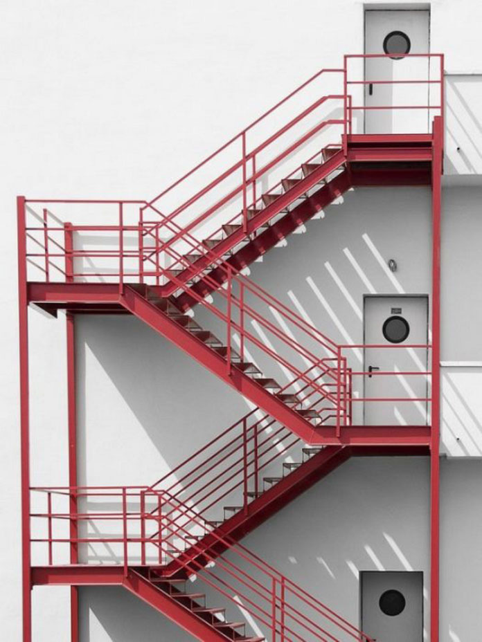 
Ảnh 3: Thiết kế thang thoát hiểm nhà cao tầng
