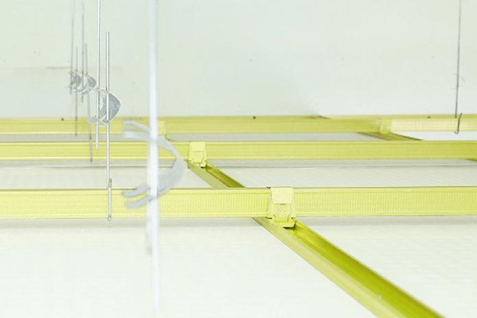 Ảnh 13: Thực hiện nối các thanh xương phụ trong cách thi công trần thạch cao