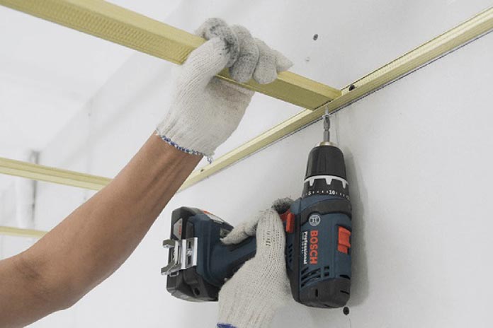 Ảnh 14: Cố định vị trí của thanh xương phụ với thanh viền tường