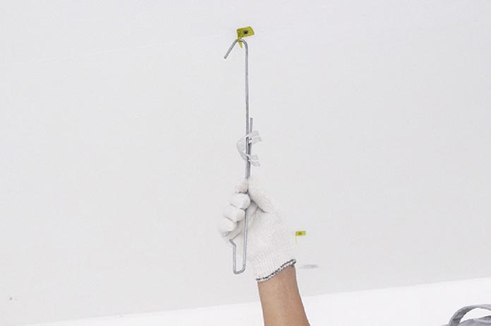 Ảnh 9: Cách thi công trần thạch cao- gắn bộ ty treo vào vị trí