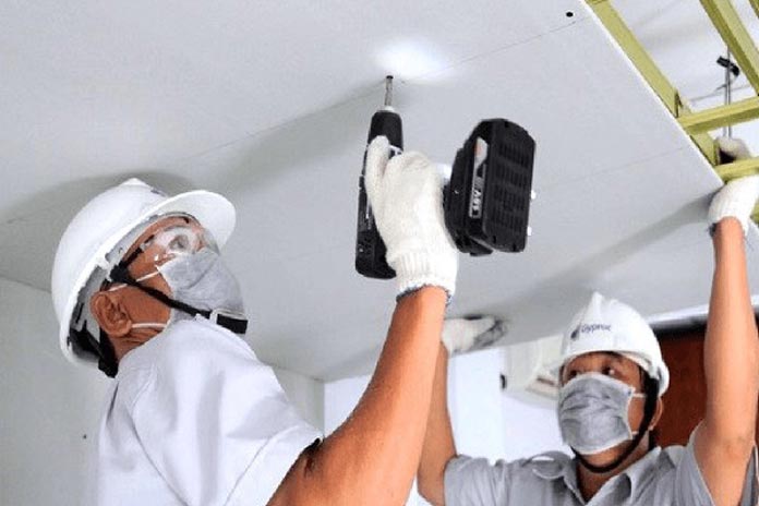 Ảnh 17: Tiến hành bắn vít trên tấm thạch cao.