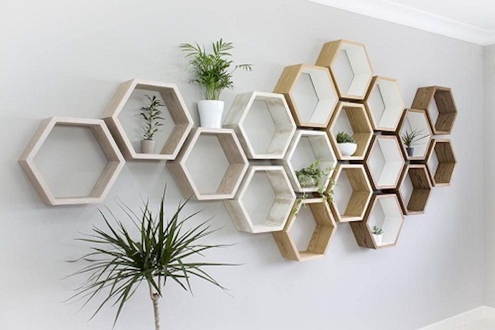  Sự kết hợp của những kệ hình lục giác với nhau tạo thành một hình tổ ong khá thú vị