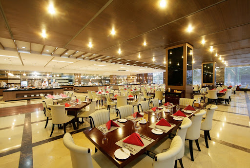 
Grand Plaza có nhiều nhà hàng phục vụ từ món Âu cho đến Á
