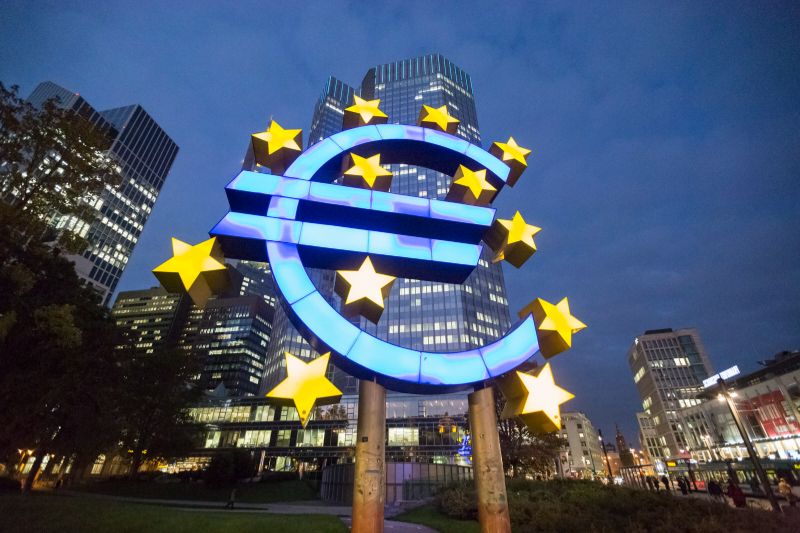  Ngân hàng Trung ương châu Âu (ECB) họp khẩn ngay sau khi Fed thông báo chính sách mới.