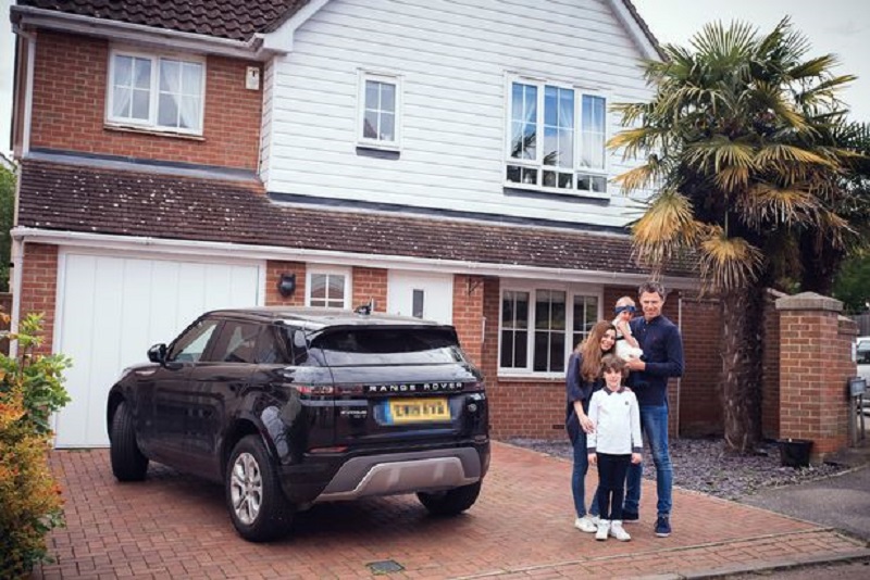  Gemma và chồng con bên căn nhà 800.000 bảng Anh (25 tỷ đồng)