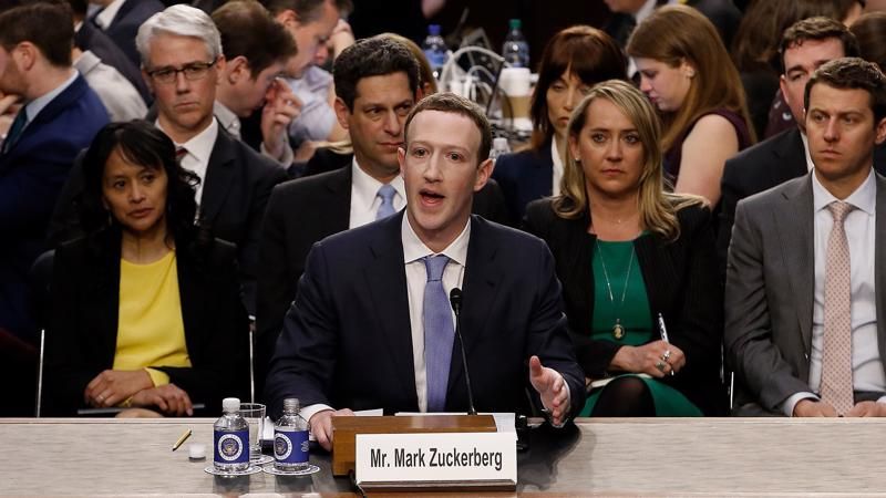  Mark Zuckerberg tại phiên điều trần trước Thượng viện Mỹ vào ngày 11/4/2021.