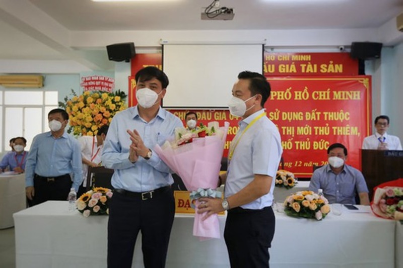  Hình ảnh trong phiên đấu giá