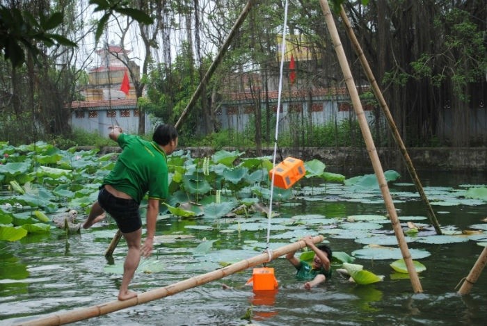 
Trò chơi đi cầu kiều
