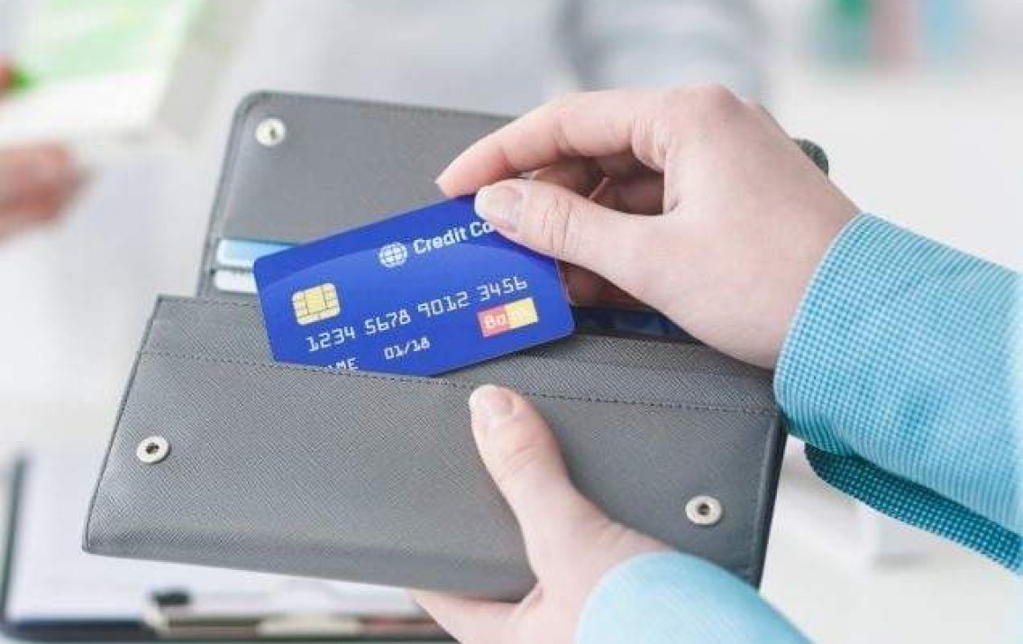 
Hãy hạn chế sử dụng thẻ tín dụng
