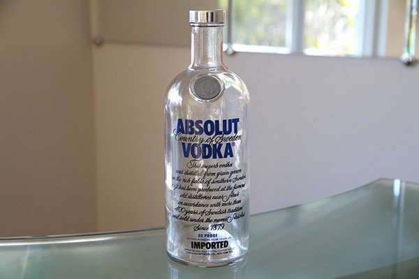 Dùng rượu Vodka để giữa hoa tươi lâu