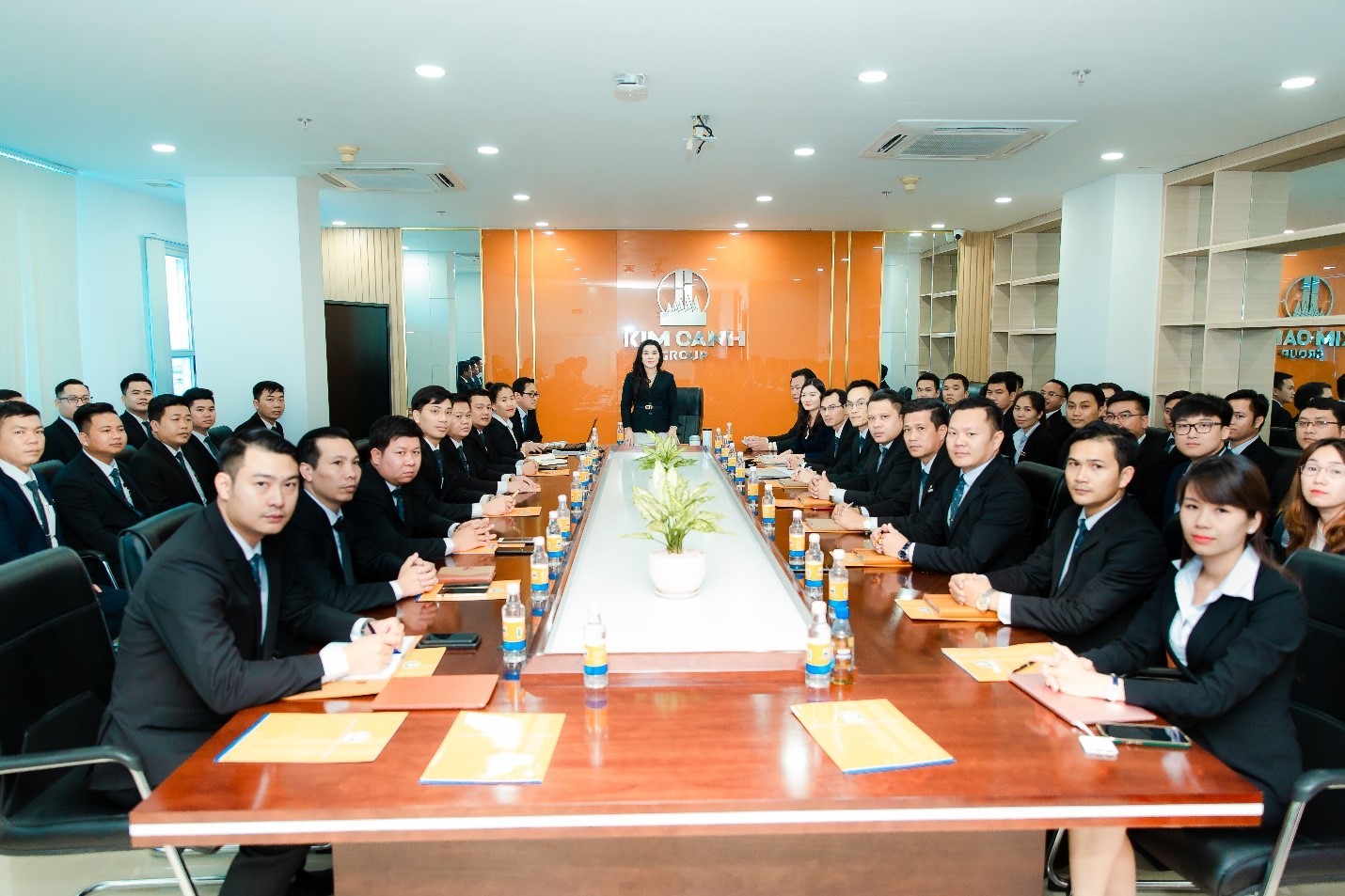 
Đội ngũ nhân sự chuyên nghiệp của Công ty cổ phần địa ốc Kim Oanh
