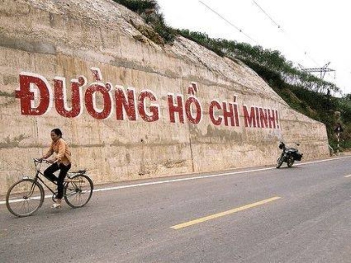 
Đường mòn Hồ Chí Minh do các chiến sĩ Binh đoàn 12 mở đường
