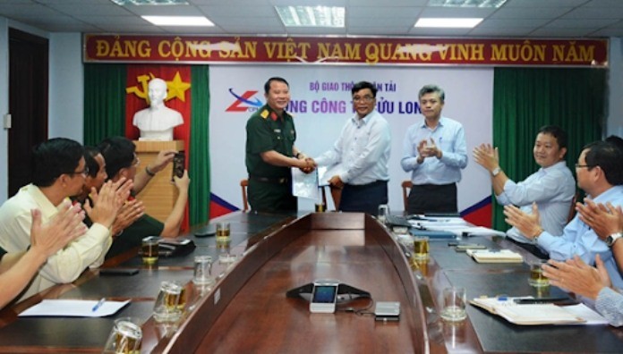 
Tổng Giám đốc, Đại tá Nguyễn Hữu Ngọc ký hợp đồng thi công dự án
