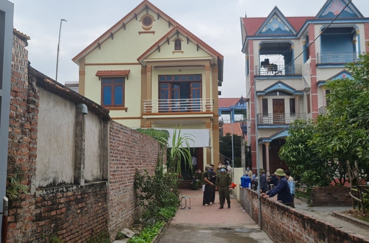 
Cơ quan chức năng tỉnh Bắc Ninh đang tiến hành khám nghiệm hiện trường và điều tra vụ án mạng nghiêm trọng.
