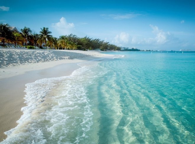 
Bãi Dài - Cam Ranh là một trong 10 bãi biển đẹp nhất hành tinh do tạp chí National Geographic bình chọn

