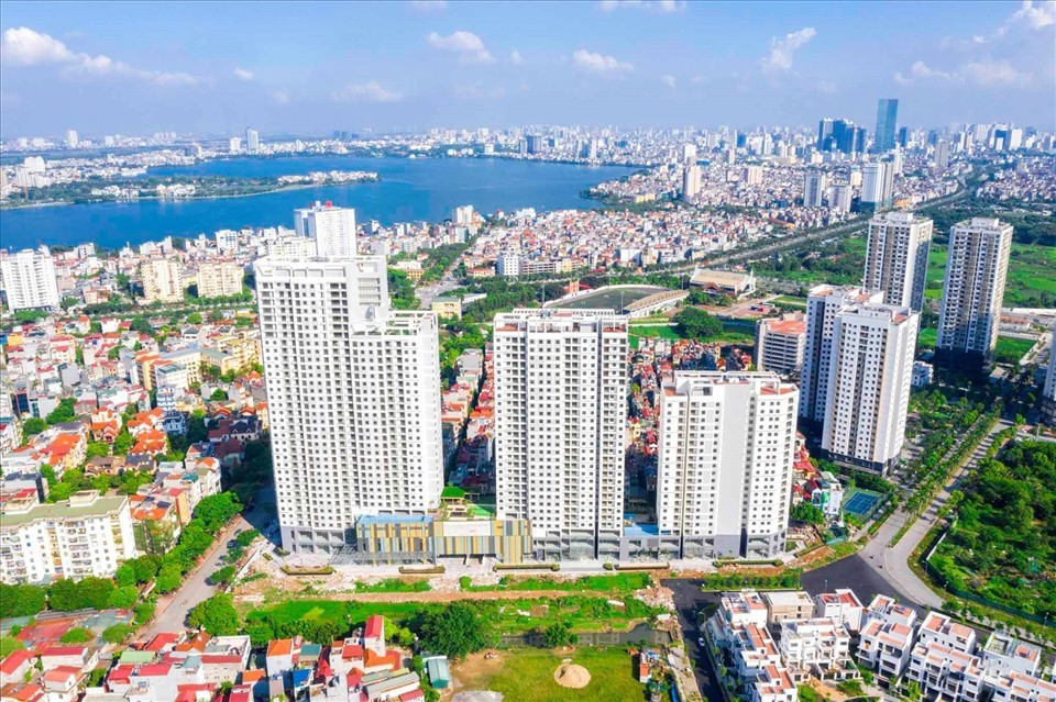 
Đại diện DKRA Việt Nam đã nói trong báo cáo thị trường cuối năm 2021 như sau: "Thị trường bất động sản cần định vị lại, trong đó, cần lưu ý điều chỉnh các tiêu chí giá mới trong phân cấp loại hình căn hộ sao cho phù hợp với sự vận động của thị trường".
