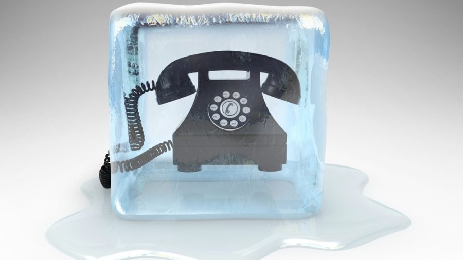 
Cold call được hiểu là cuộc gọi lạnh hay còn được gọi là cuộc gọi ngẫu nhiên. Cold call được thực hiện với mục đích tiếp thị, chào bán hàng, dịch vụ qua điện thoại
