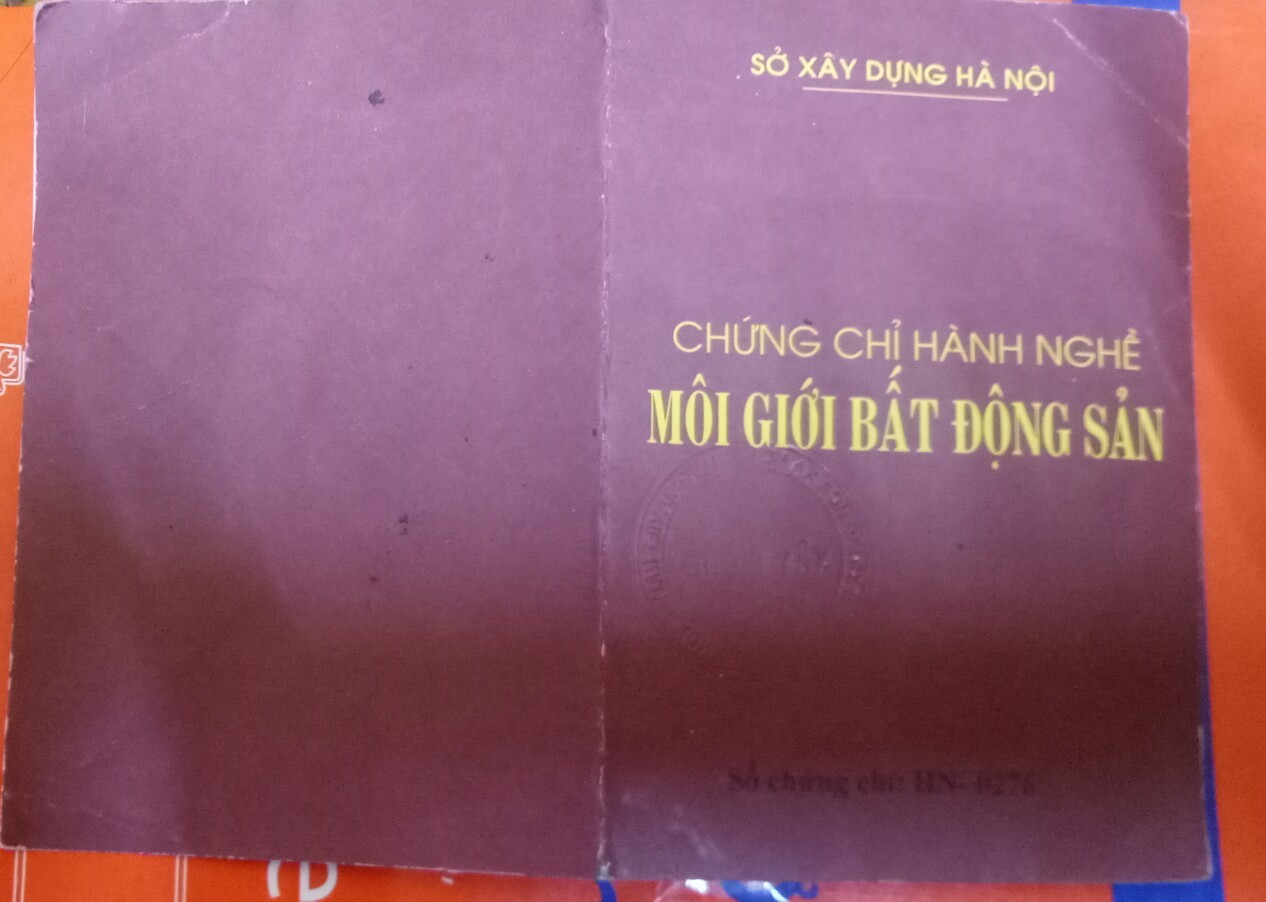 
Người môi giới phải có chứng chỉ hành nghề
