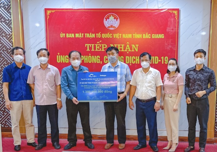 
Ban lãnh đạo Công ty xây dựng Cotec ủng hộ tỉnh Bắc Giang trong hoạt động phòng chống dịch Covid-19
