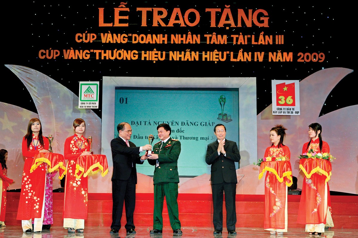 
Vinh dự nhận giải Cúp vàng “Thương hiệu và nhãn hiệu” năm 2009
