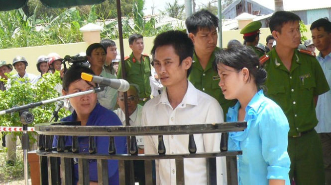 
Đến sáng ngày 28/3/2014, TAND tỉnh Cà Mau đã mở phiên tòa lưu động xét xử vụ án nghiêm trọng này
