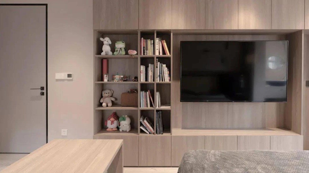 

Hệ tủ kệ tivi sẽ giúp căn phòng có thêm không gian để đồ đạc
