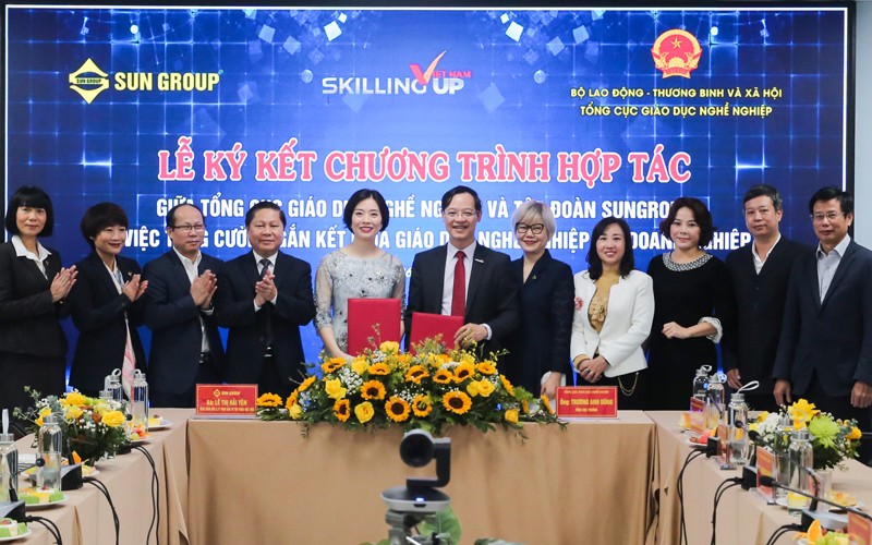 

Buổi ký kết hợp tác giữa Tập đoàn Sun Group và Tổng cục Giáo dục nghề nghiệp
