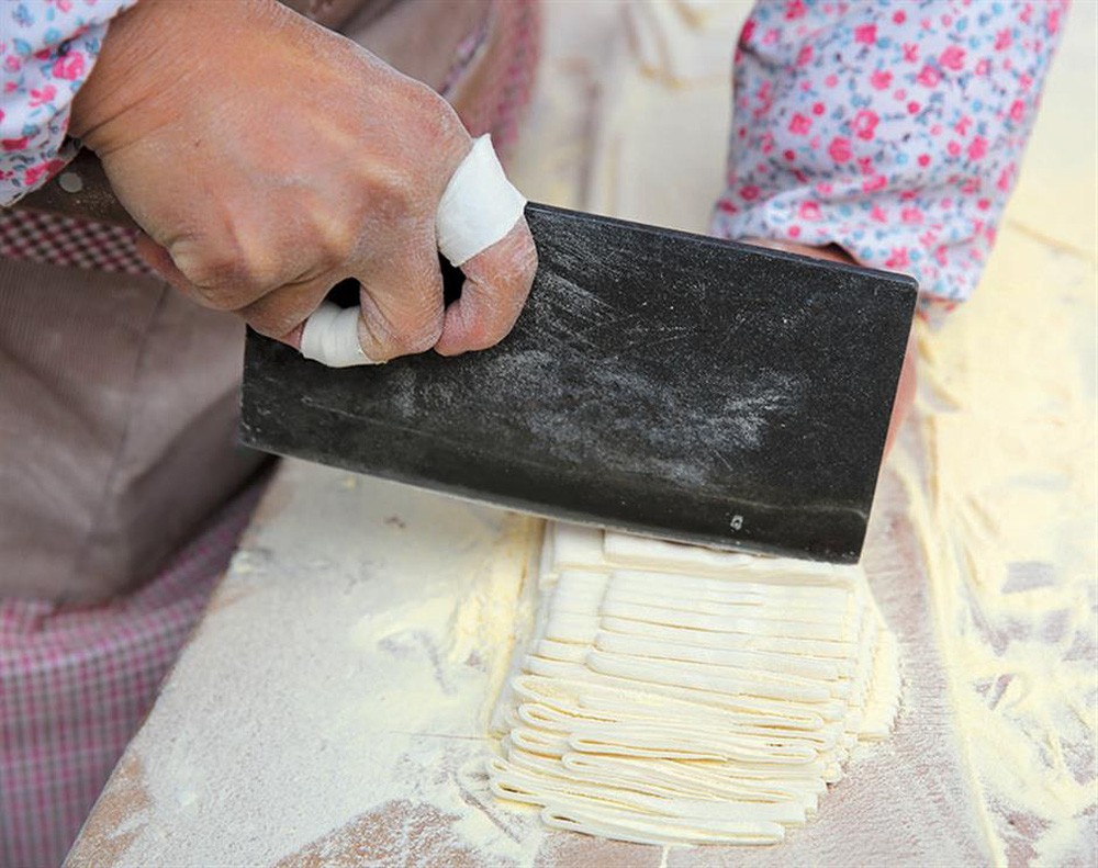 
Tương tự như chiếc rìu của người thợ mộc, con dao cũng là vật dụng không thể thiếu đối với người đầu bếp. Ảnh: minh họa
