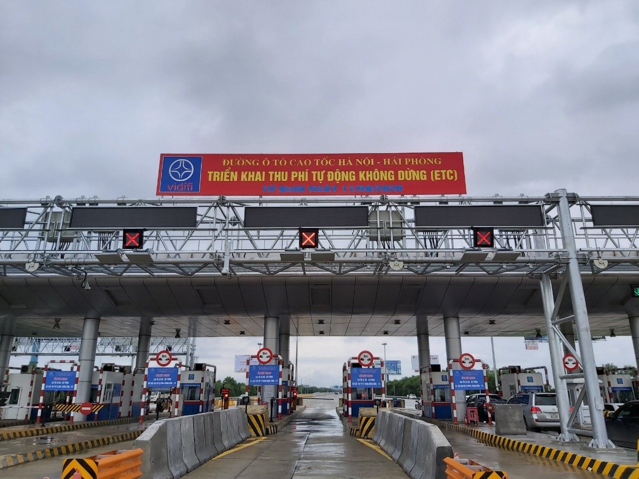 
Trạm thu phí tự động không dừng trên cao tốc Hà Nội - Hải Phòng.
