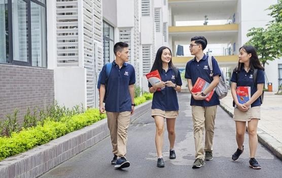 
Học sinh học tại trường học liên cấp Vinschool
