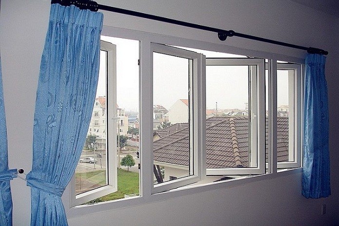 Gia chủ hoàn toàn có thể dùng rèm che ở bên trong cửa sổ
