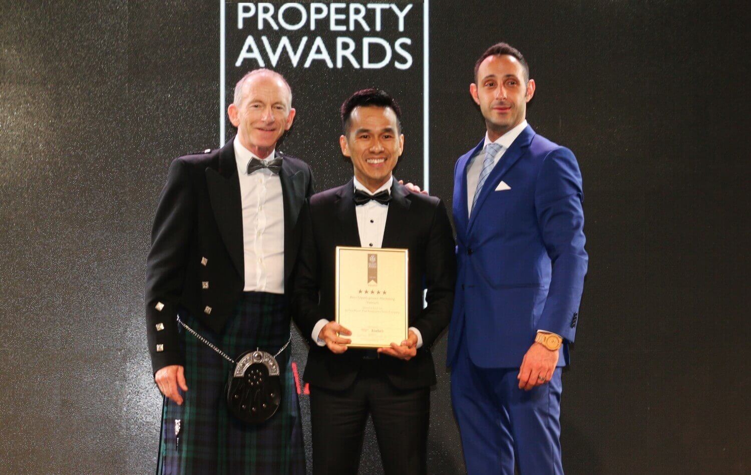 

Tiến Phước được vinh danh tại buổi lễ trao giải Asia Pacific Property Awards 2018

